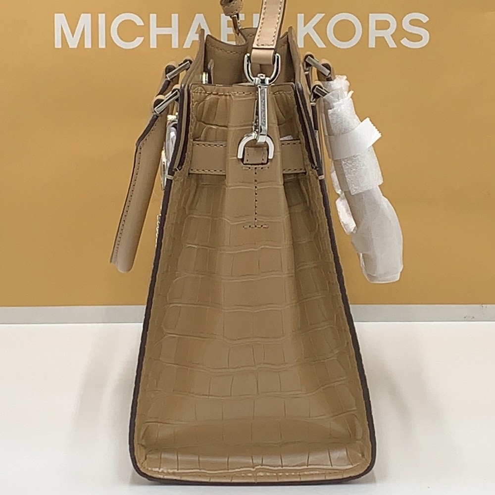 Michael Kors Hamilton Medium
Satchel Crossbody Croc Embossed
CAMEL COLOR - Picture 12 of 14